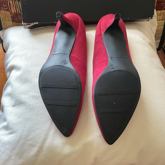 Metaphor Red Suede Flats Elegant Minimalist Design - Picture 3 of 4